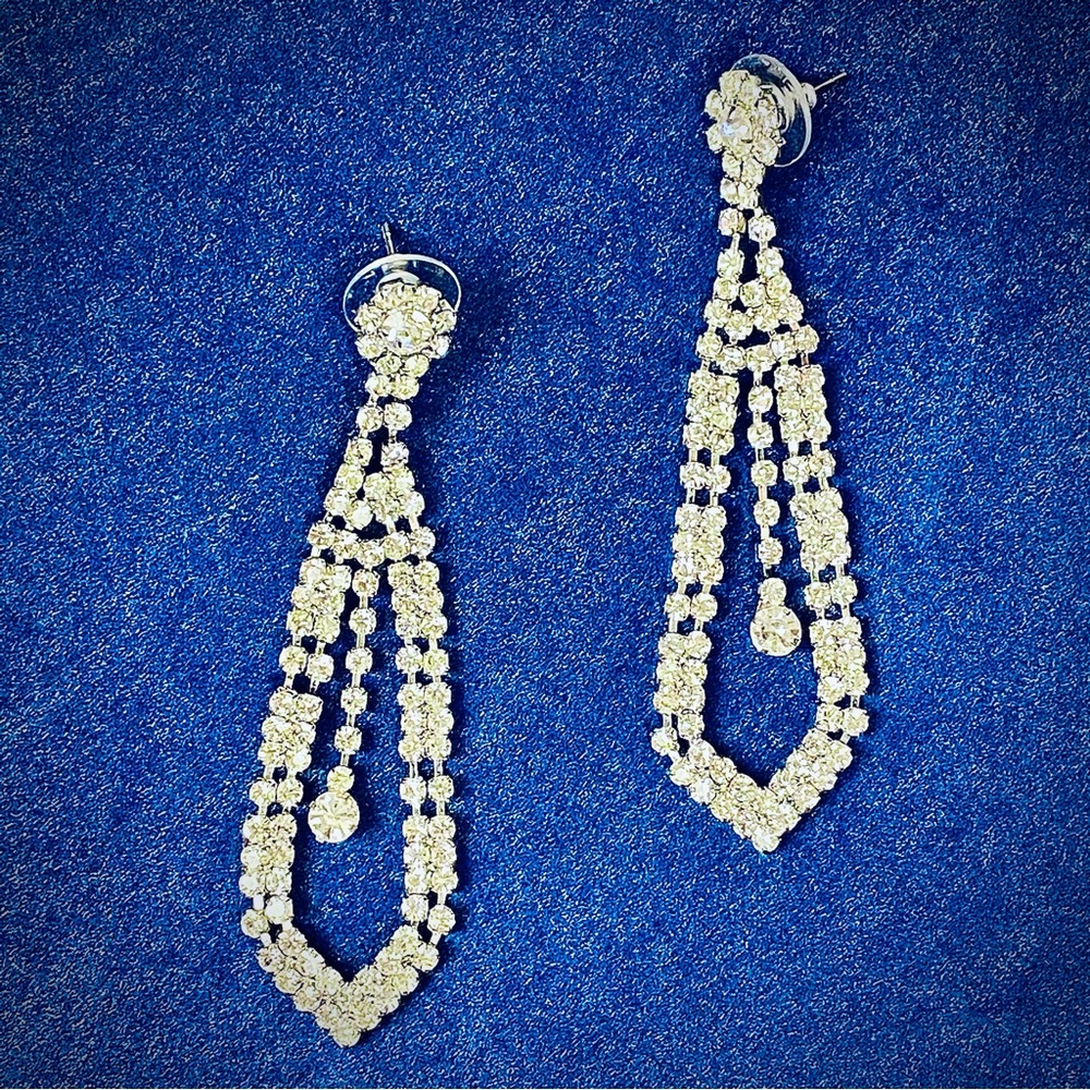 💋Crystal rhinestone dangle pierced earrings silver 3” chandelier costume jewelry